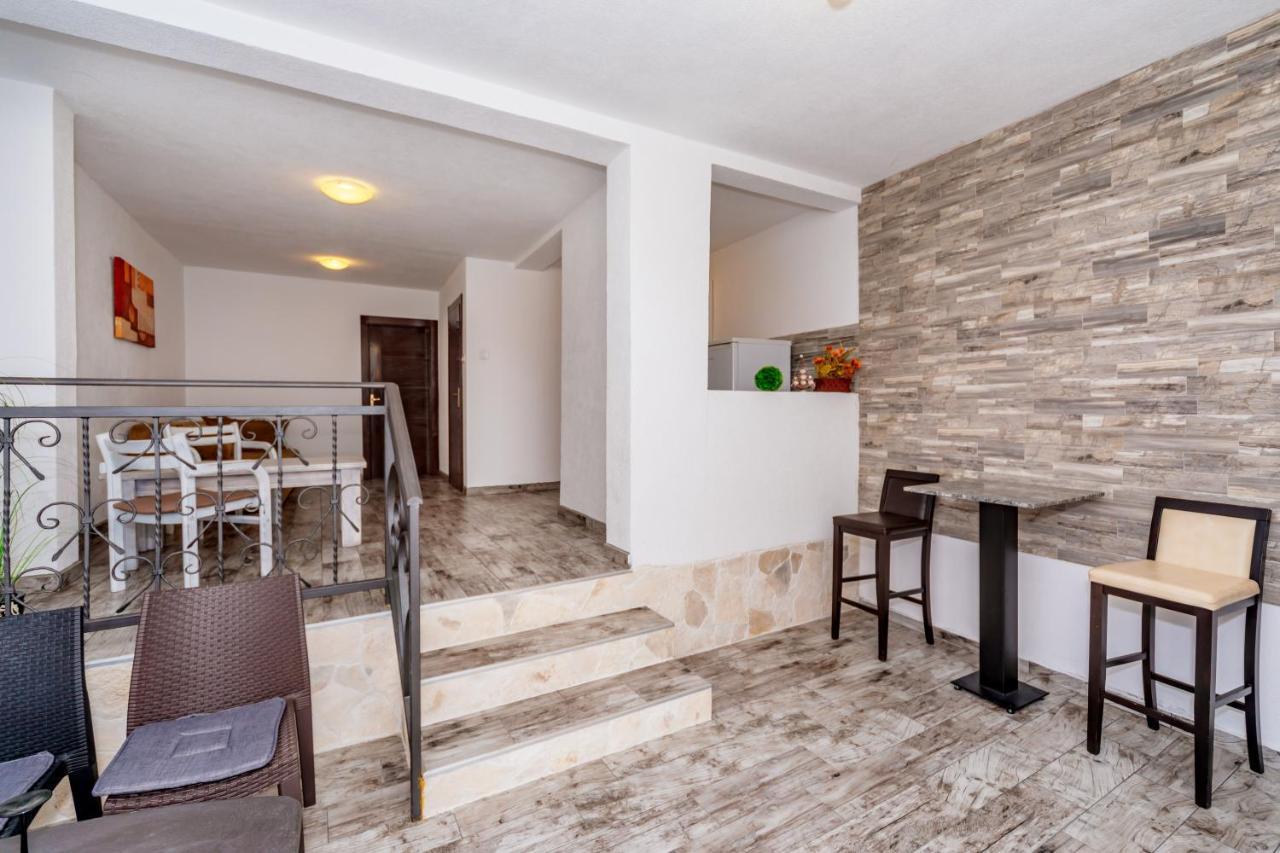 Apartmani Lira Sutomore Zewnętrze zdjęcie