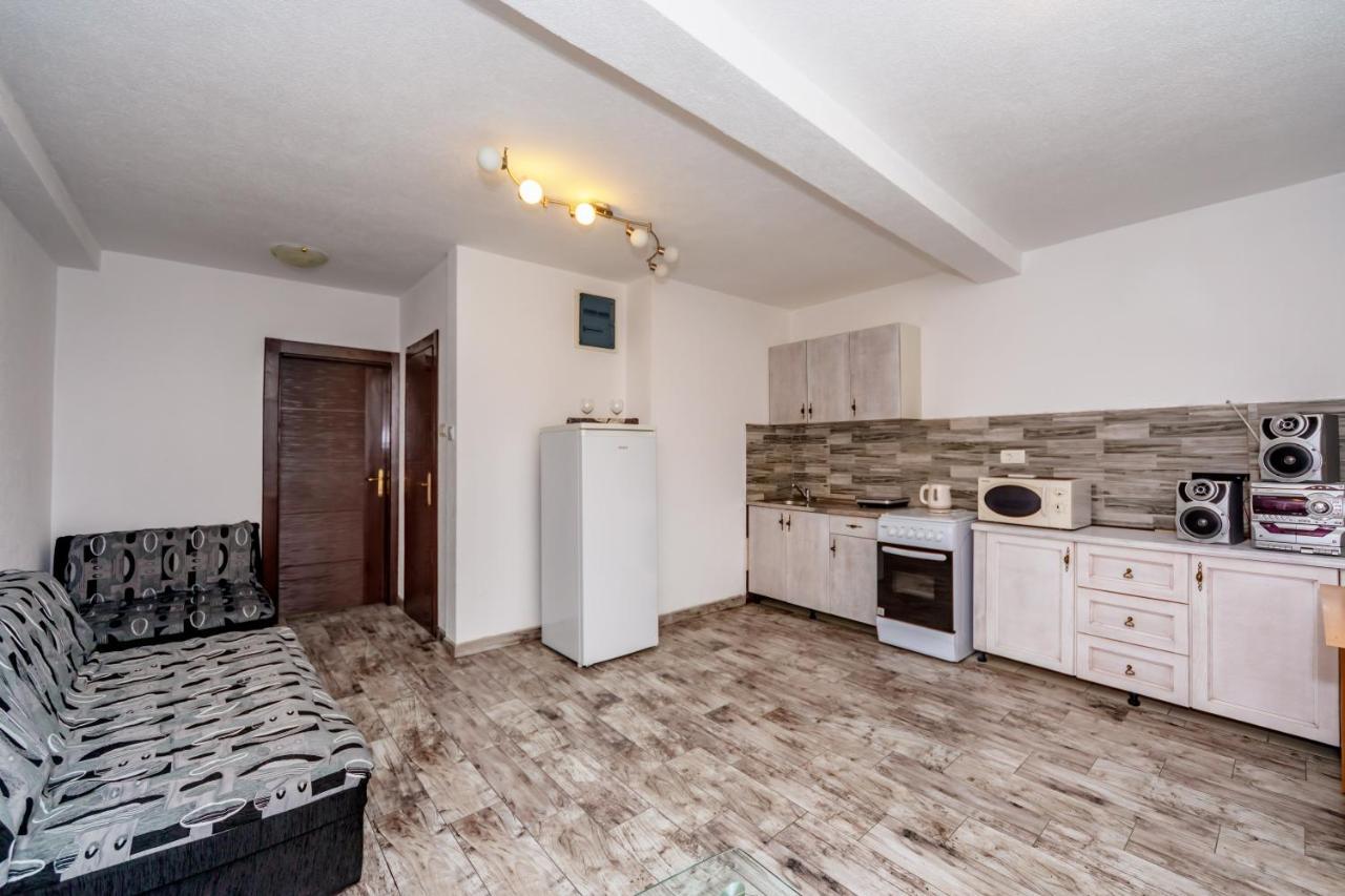 Apartmani Lira Sutomore Zewnętrze zdjęcie