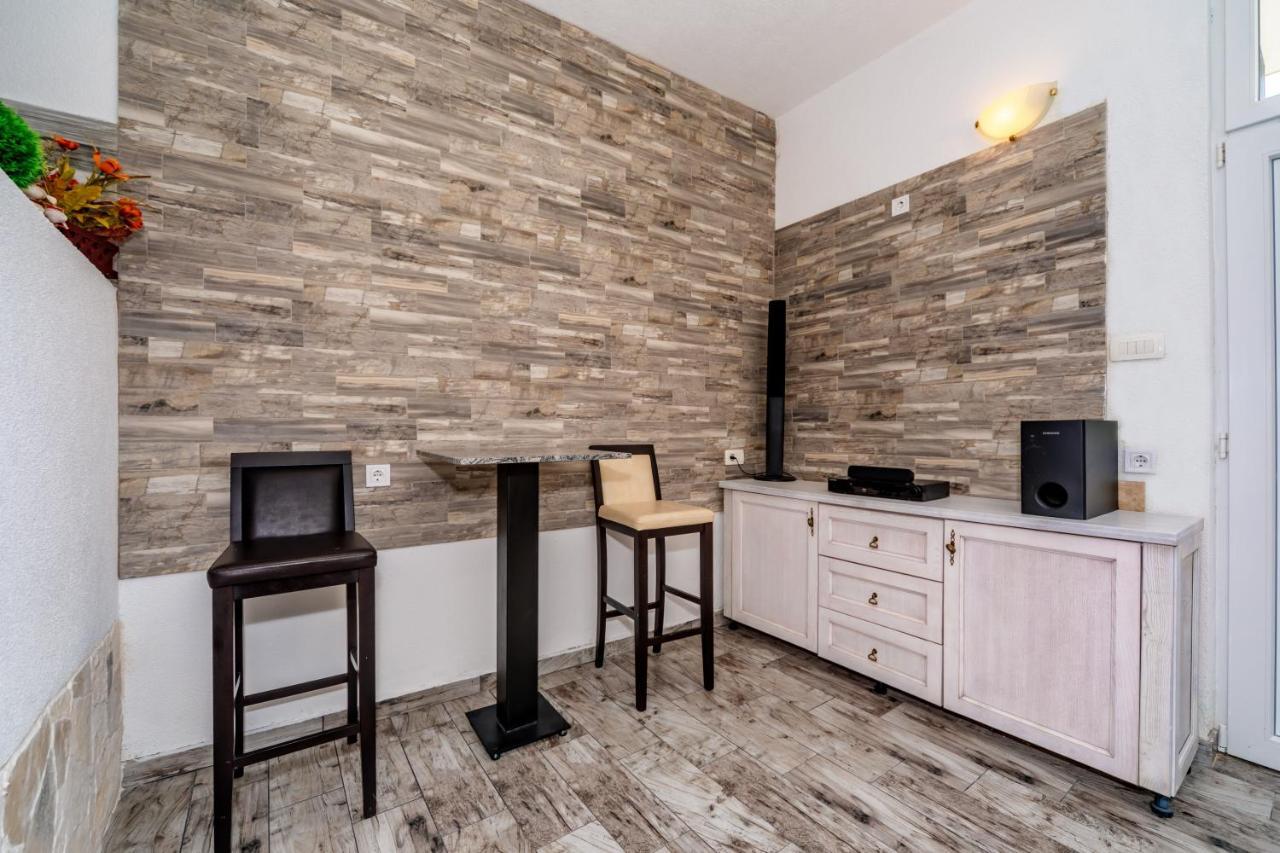 Apartmani Lira Sutomore Zewnętrze zdjęcie