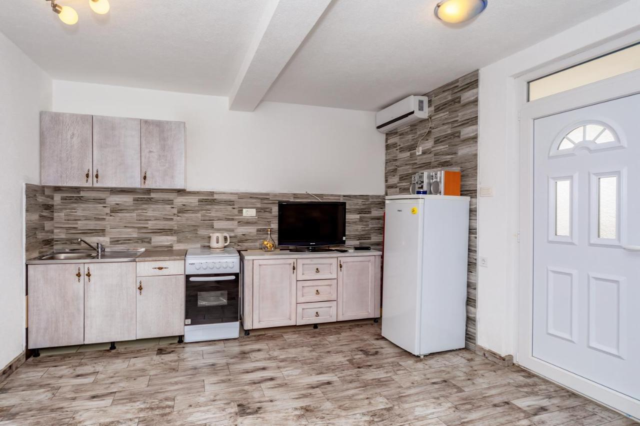 Apartmani Lira Sutomore Zewnętrze zdjęcie