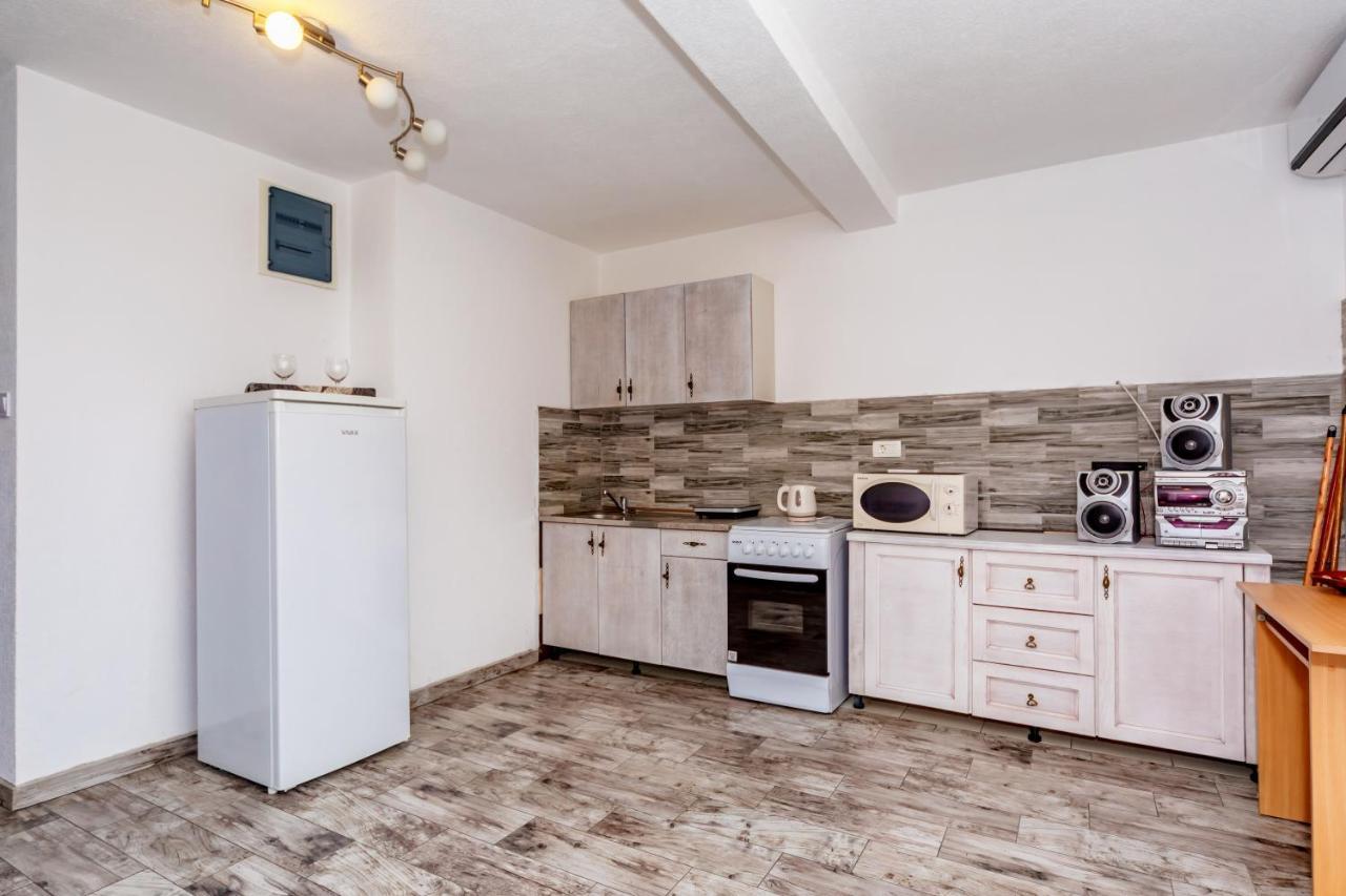 Apartmani Lira Sutomore Zewnętrze zdjęcie