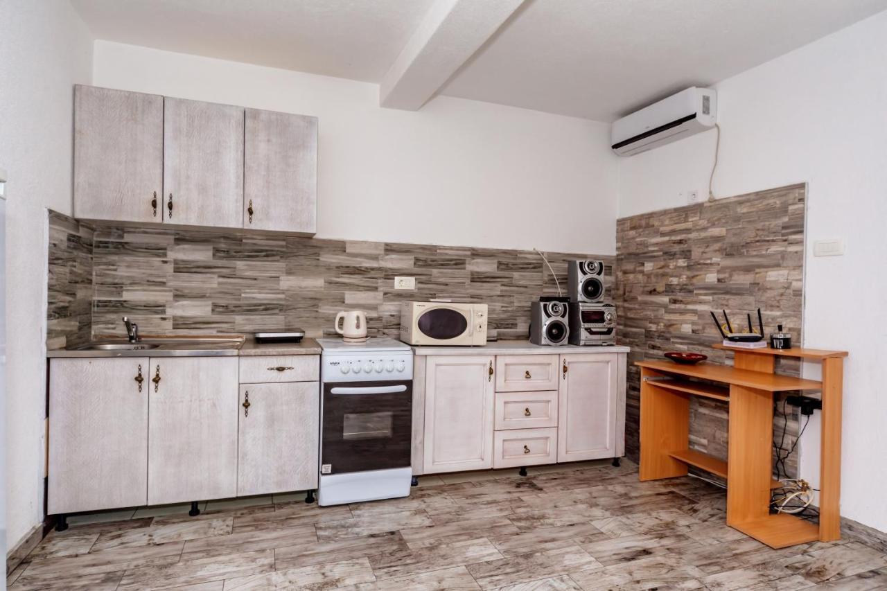 Apartmani Lira Sutomore Zewnętrze zdjęcie