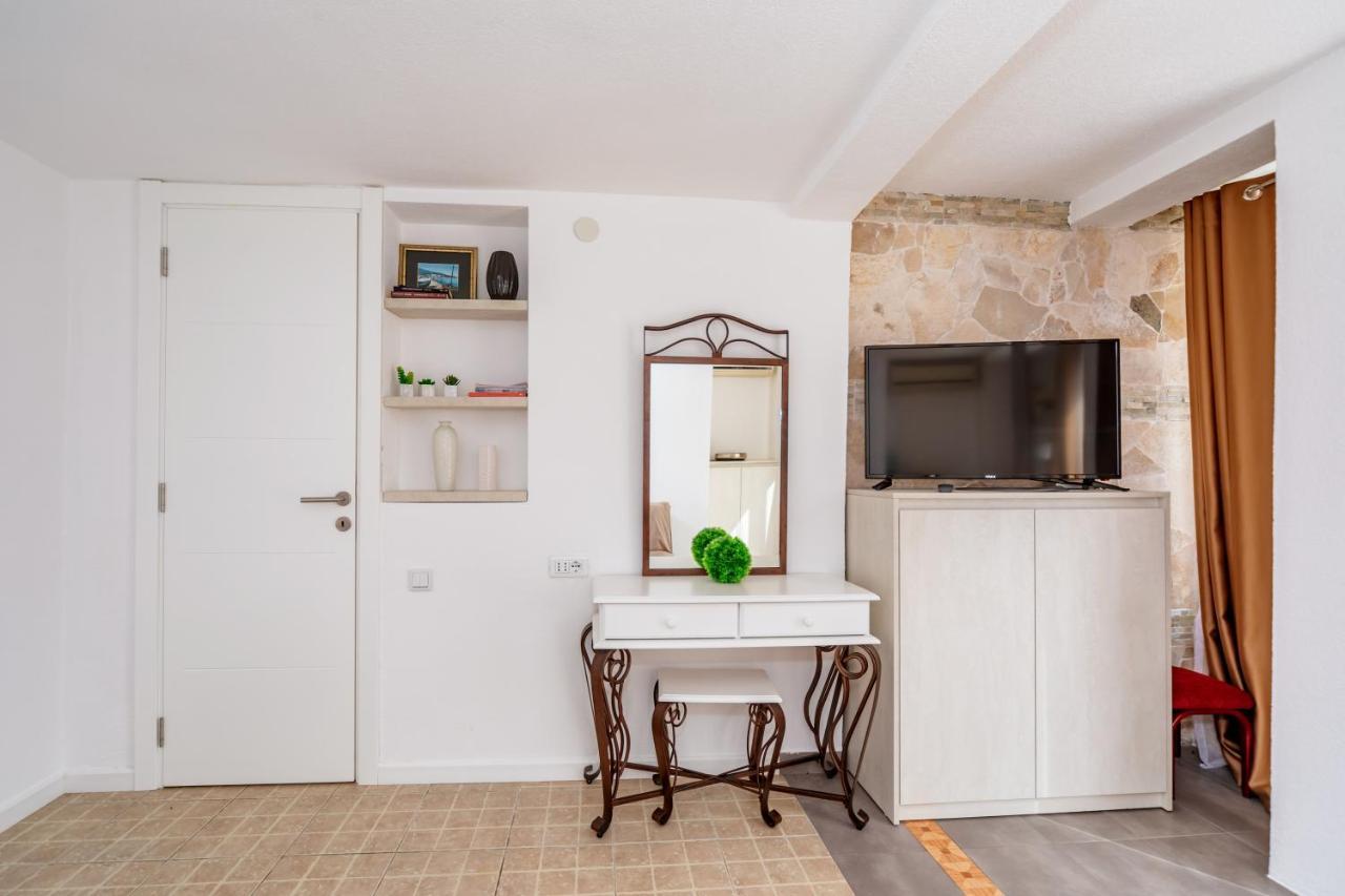 Apartmani Lira Sutomore Zewnętrze zdjęcie