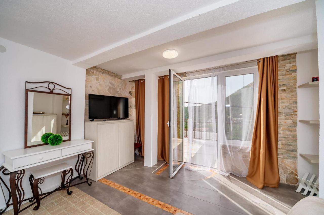 Apartmani Lira Sutomore Zewnętrze zdjęcie