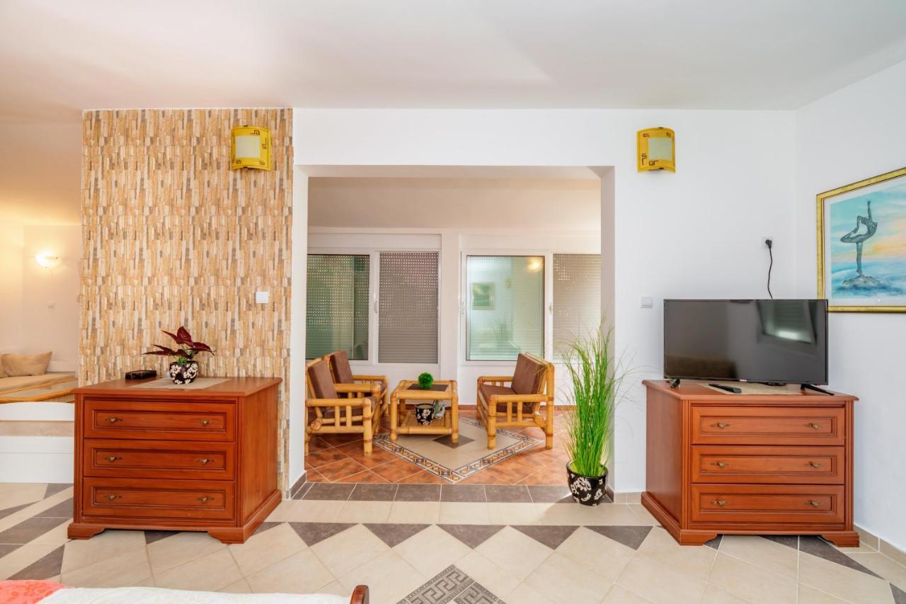 Apartmani Lira Sutomore Zewnętrze zdjęcie