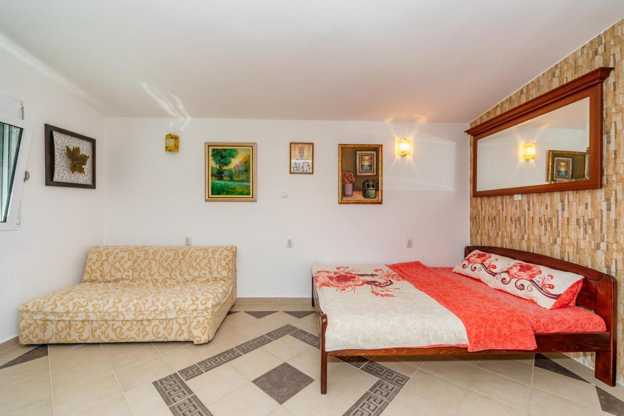 Apartmani Lira Sutomore Zewnętrze zdjęcie