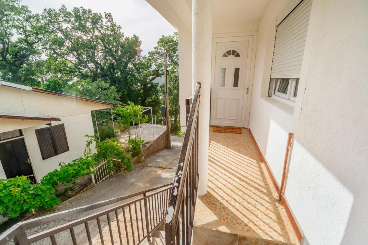 Apartmani Lira Sutomore Zewnętrze zdjęcie